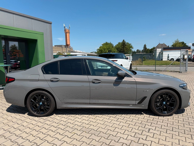 BMW 530 e M Sport Shadow Line*Harman/kardon*LED*19" — photo 8