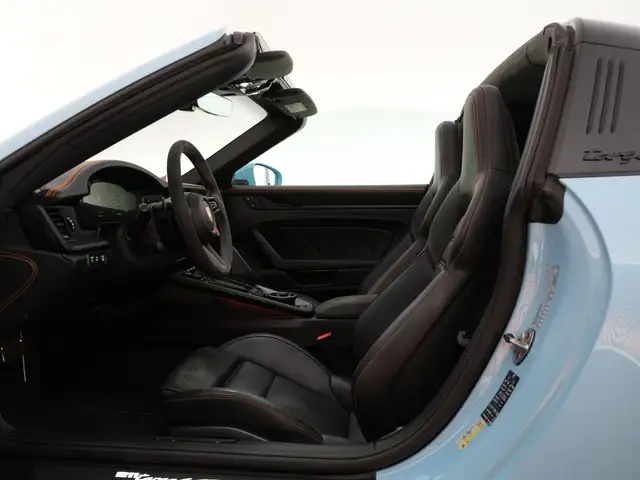Porsche 911 view 9