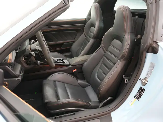 Porsche 911 view 10