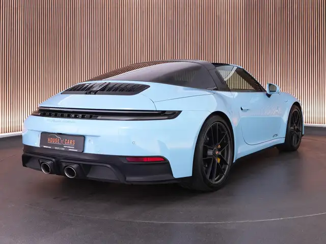 Porsche 911 view 2