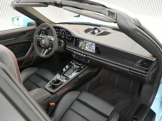 Porsche 911 view 3