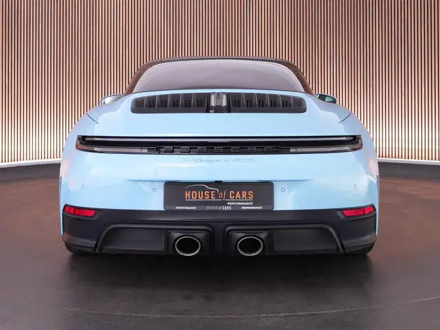 Porsche 911 view 7