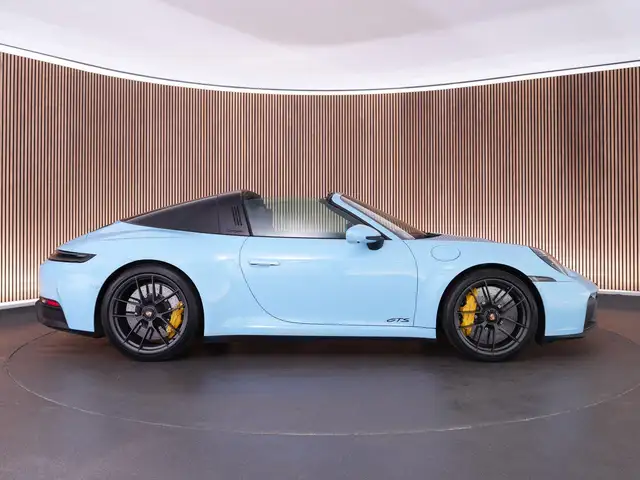 Porsche 911 view 12