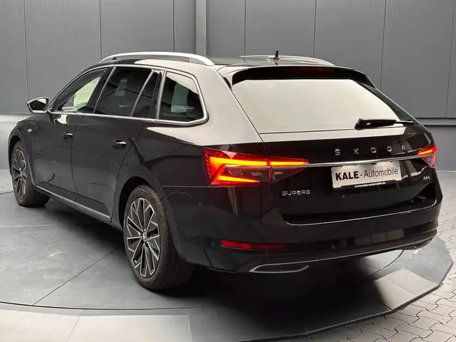 Skoda Superb view 3