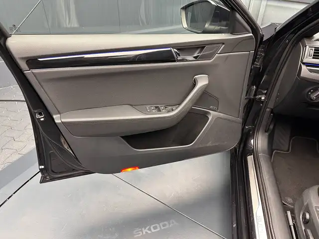 Skoda Superb view 12