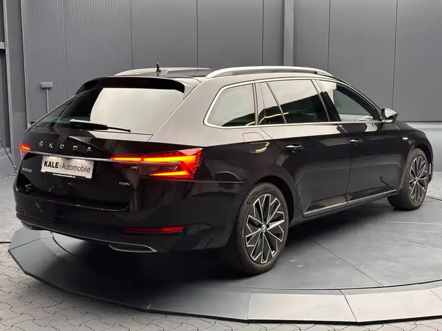 Skoda Superb view 5