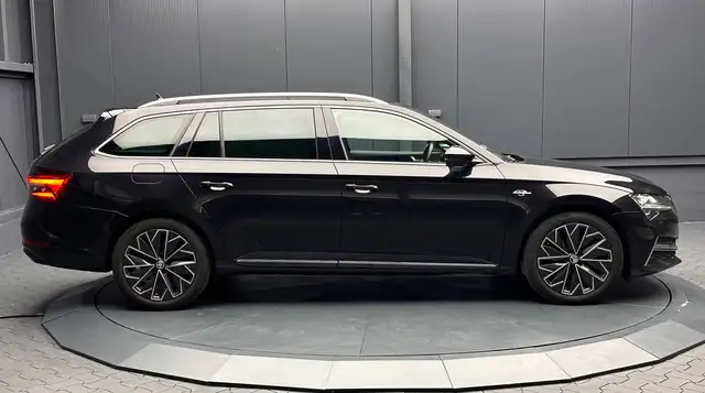 Skoda Superb view 6