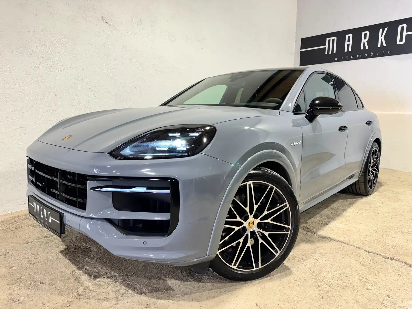 Porsche Cayenne Coupe III e-Hybrid "Ahk, Luft, 18 Wege, Pano" Grau - 1
