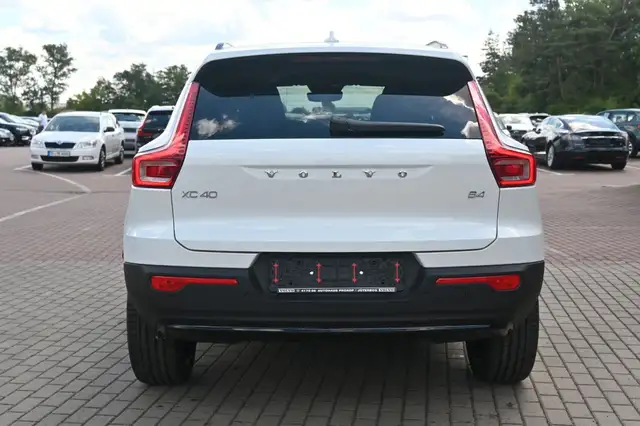 Volvo XC40 view 4
