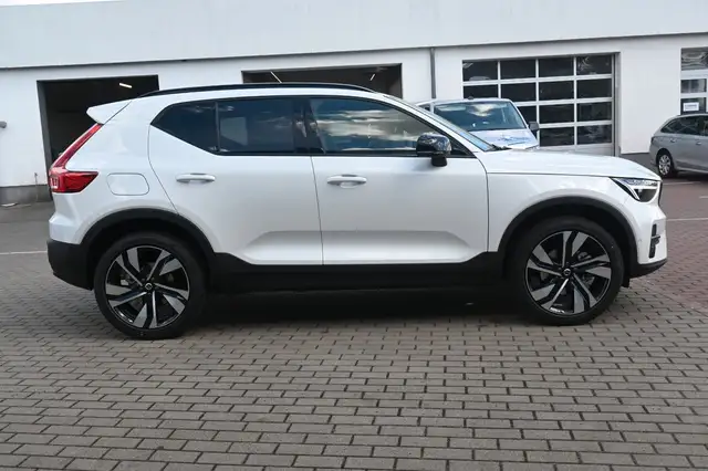 Volvo XC40 view 6