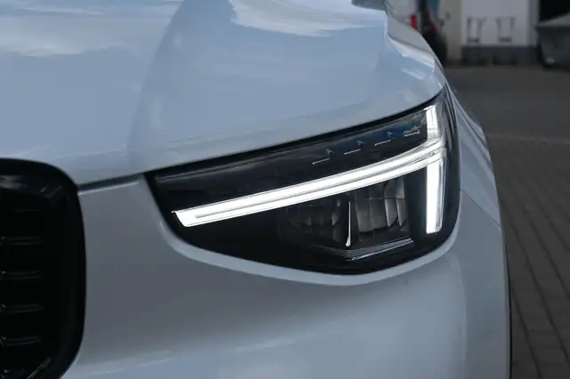 Volvo XC40 view 10