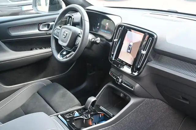 Volvo XC40 view 13