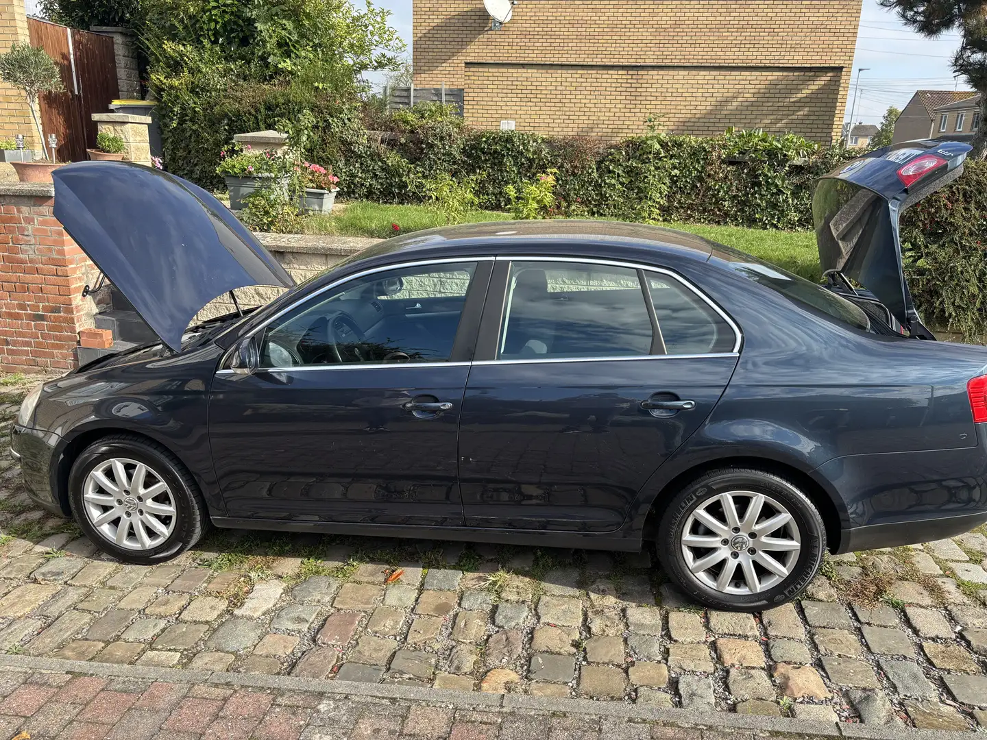 Volkswagen Jetta 1.9 TDI 105 ch United - 1