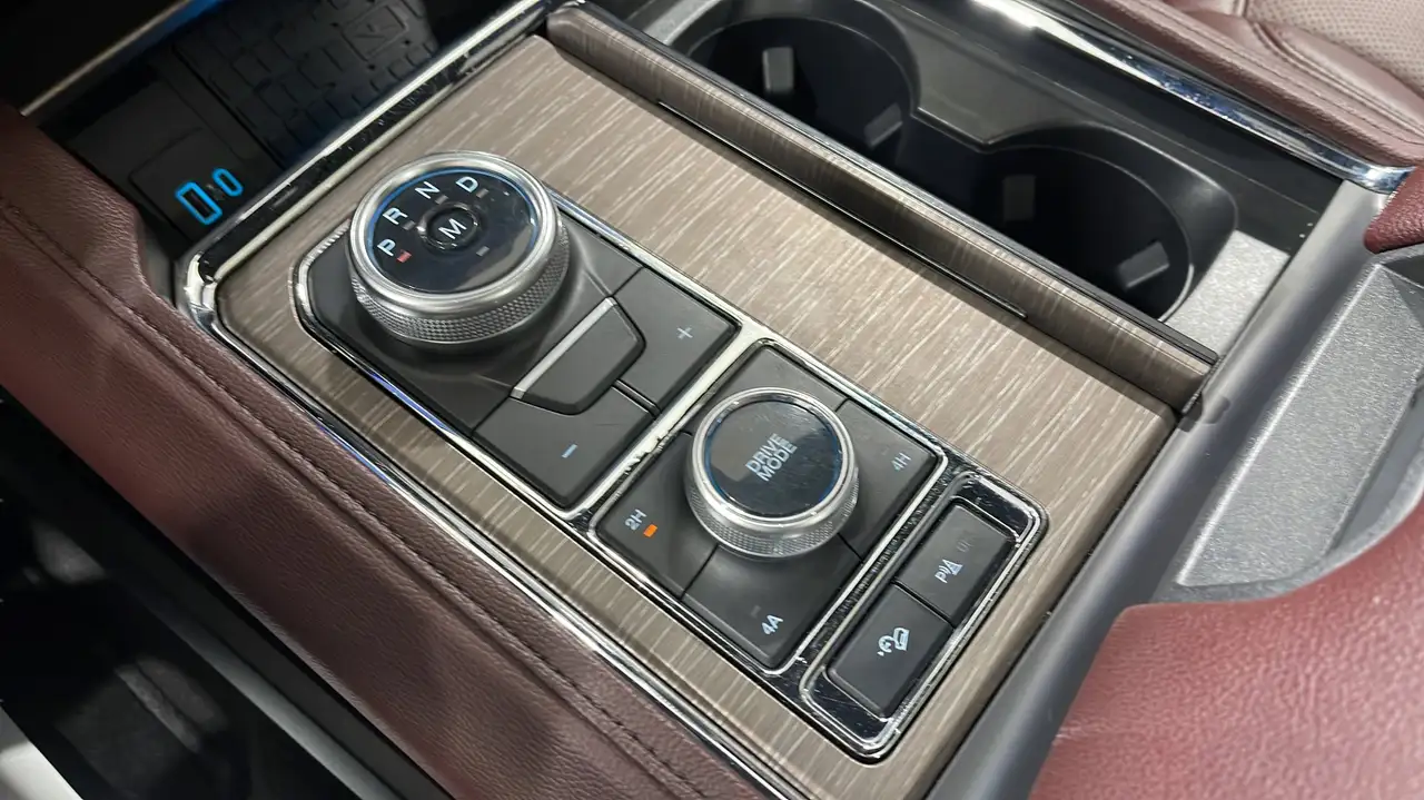 Ford Expedition снимка Ford Expedition