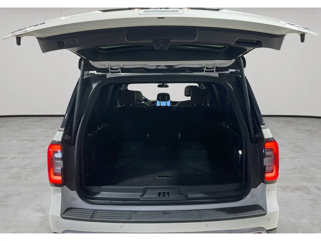 Ford Expedition снимка Ford Expedition