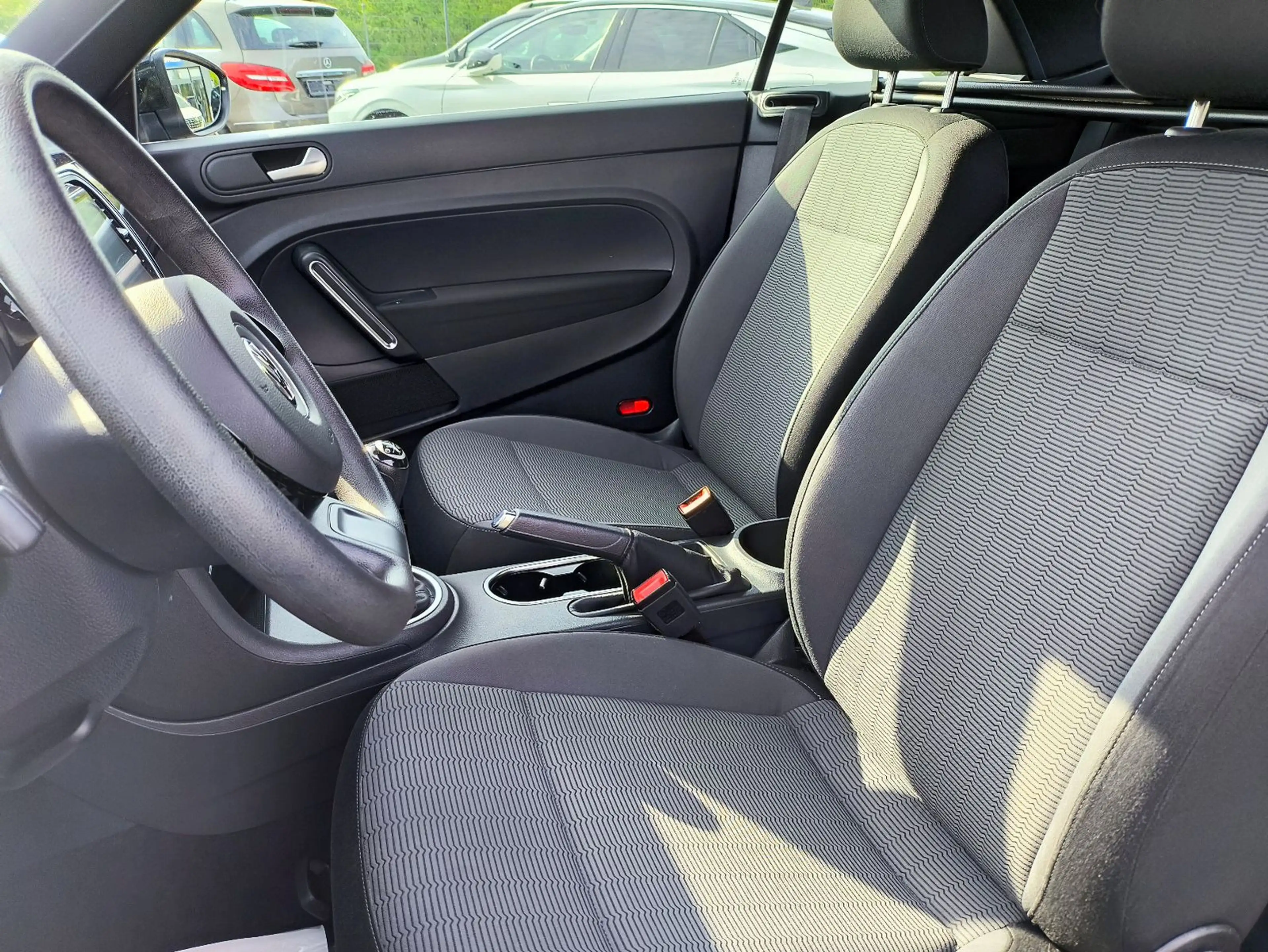 Volkswagen Beetle Cabriolet,2 HAND,KLIMA,PDC,WINDSCHOTT — photo 11