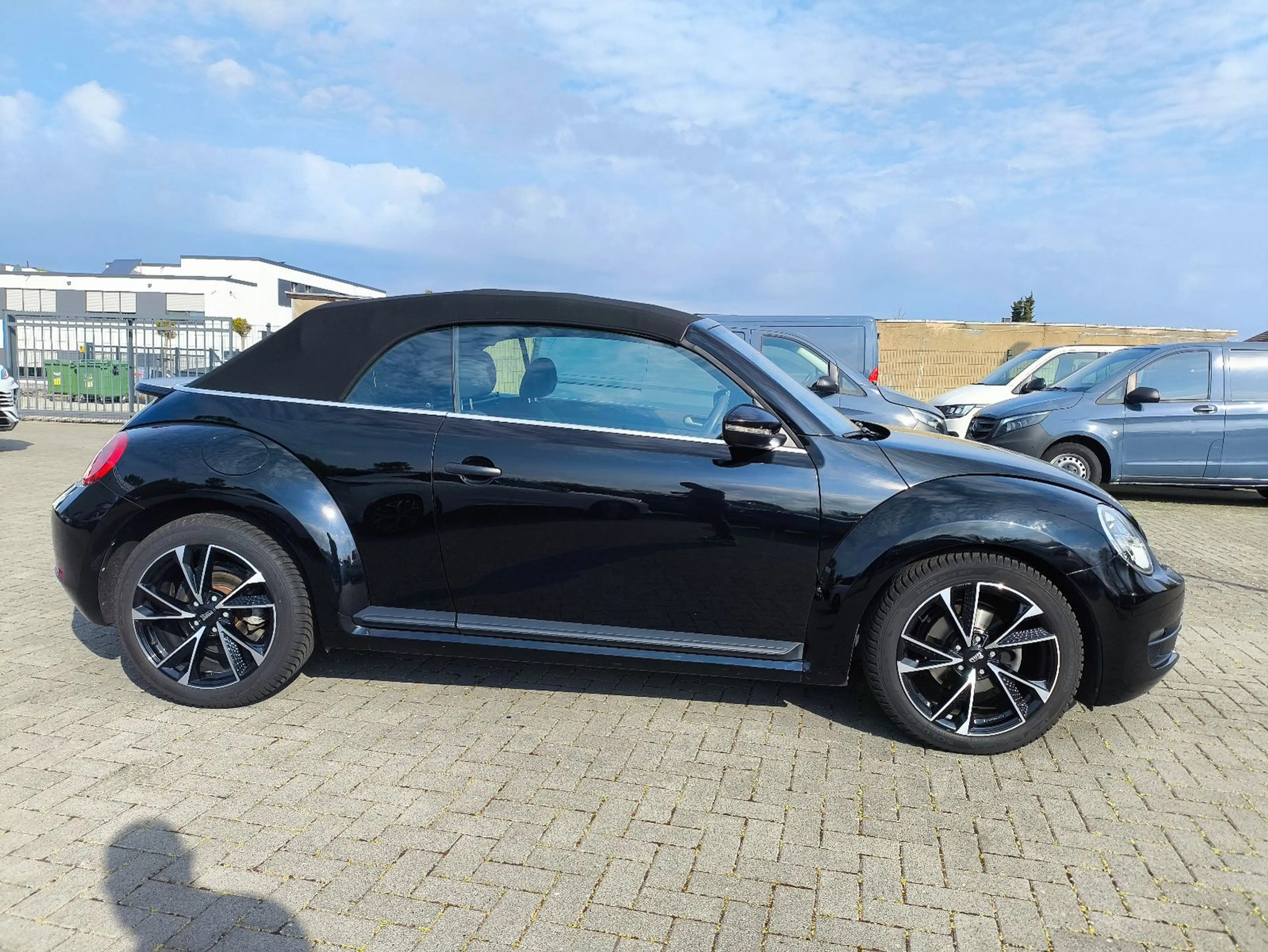 Volkswagen Beetle Cabriolet,2 HAND,KLIMA,PDC,WINDSCHOTT — photo 4