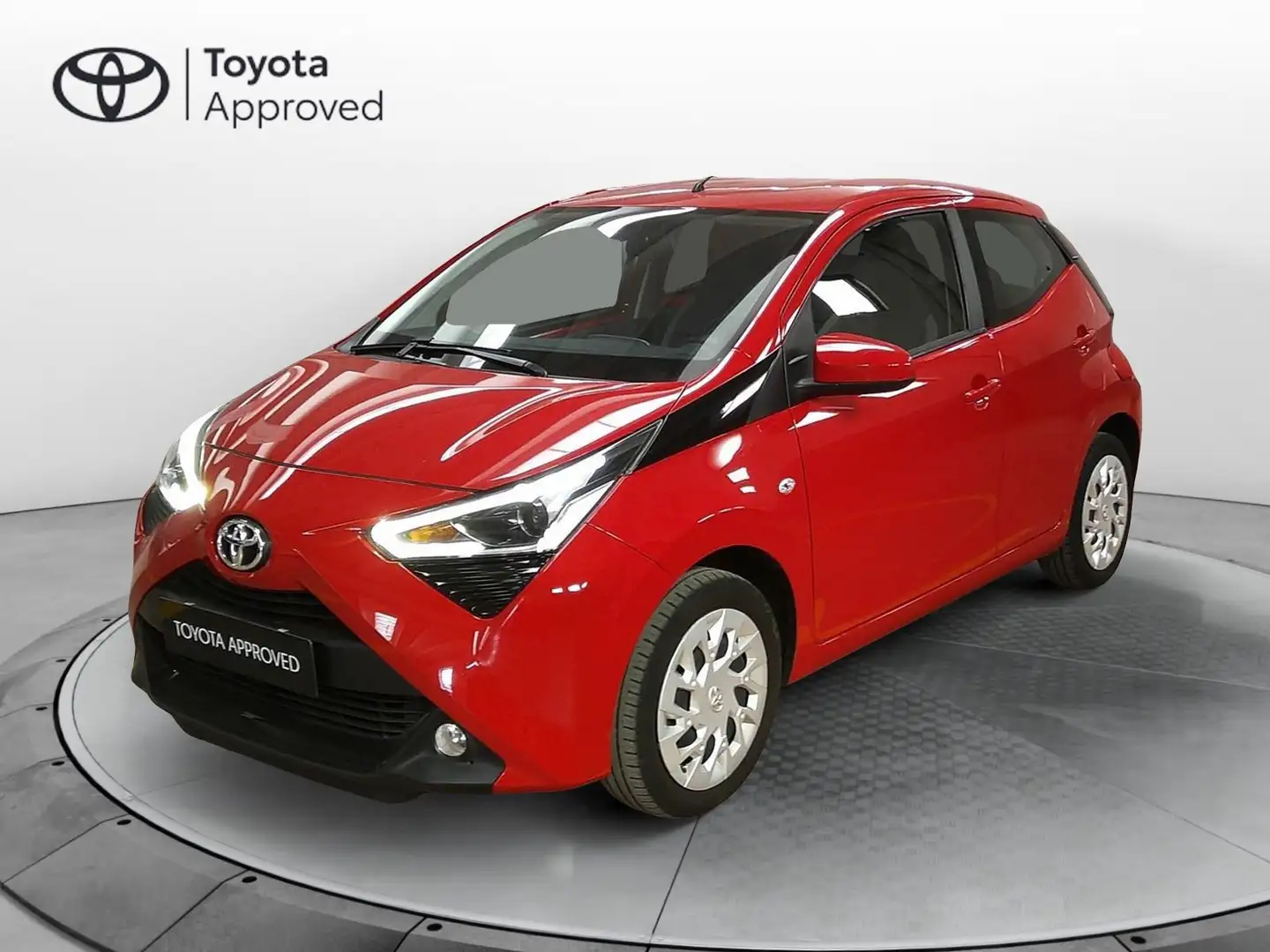 Toyota Aygo Aygo Connect 1.0 VVT-i 72 CV 5 porte x-play Rosso - 1