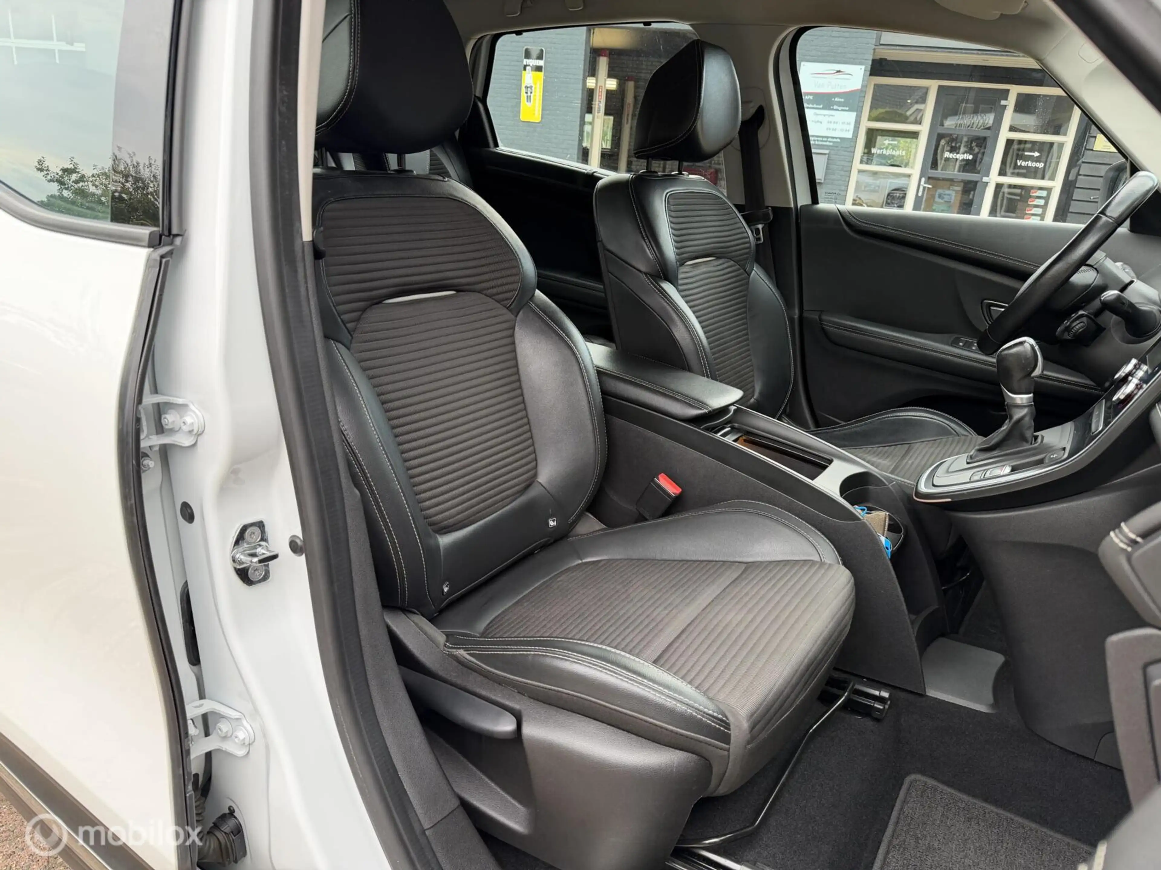 Renault Scenic 1.3 TCe Initiale Paris / Parelmoer wit / Trekhaak — photo 15