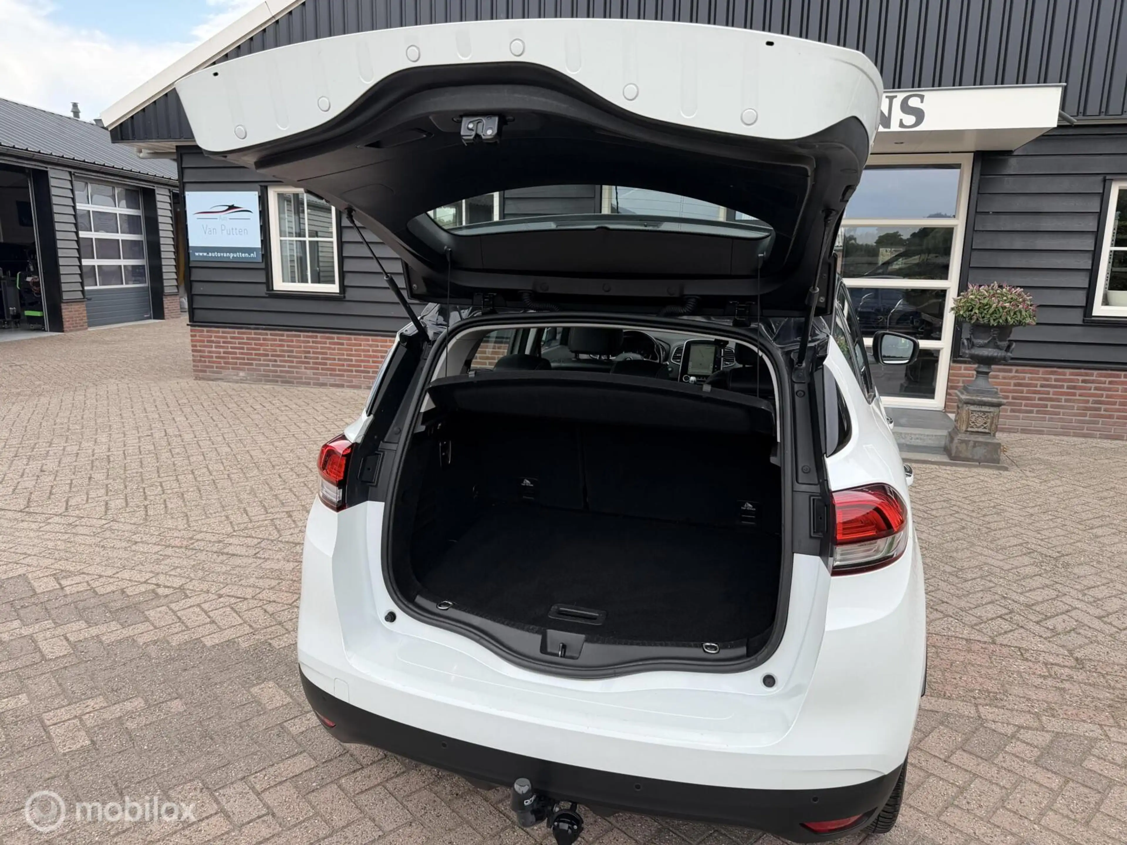 Renault Scenic 1.3 TCe Initiale Paris / Parelmoer wit / Trekhaak — photo 8