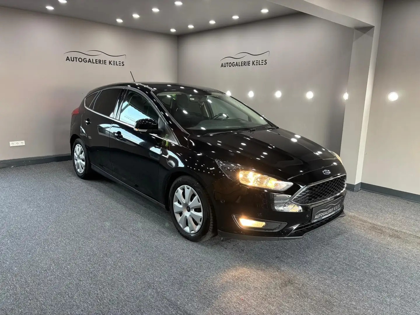 Ford Focus Lim. Cool & Connect Autom.NAVI*PDC*AHK Negro - 1
