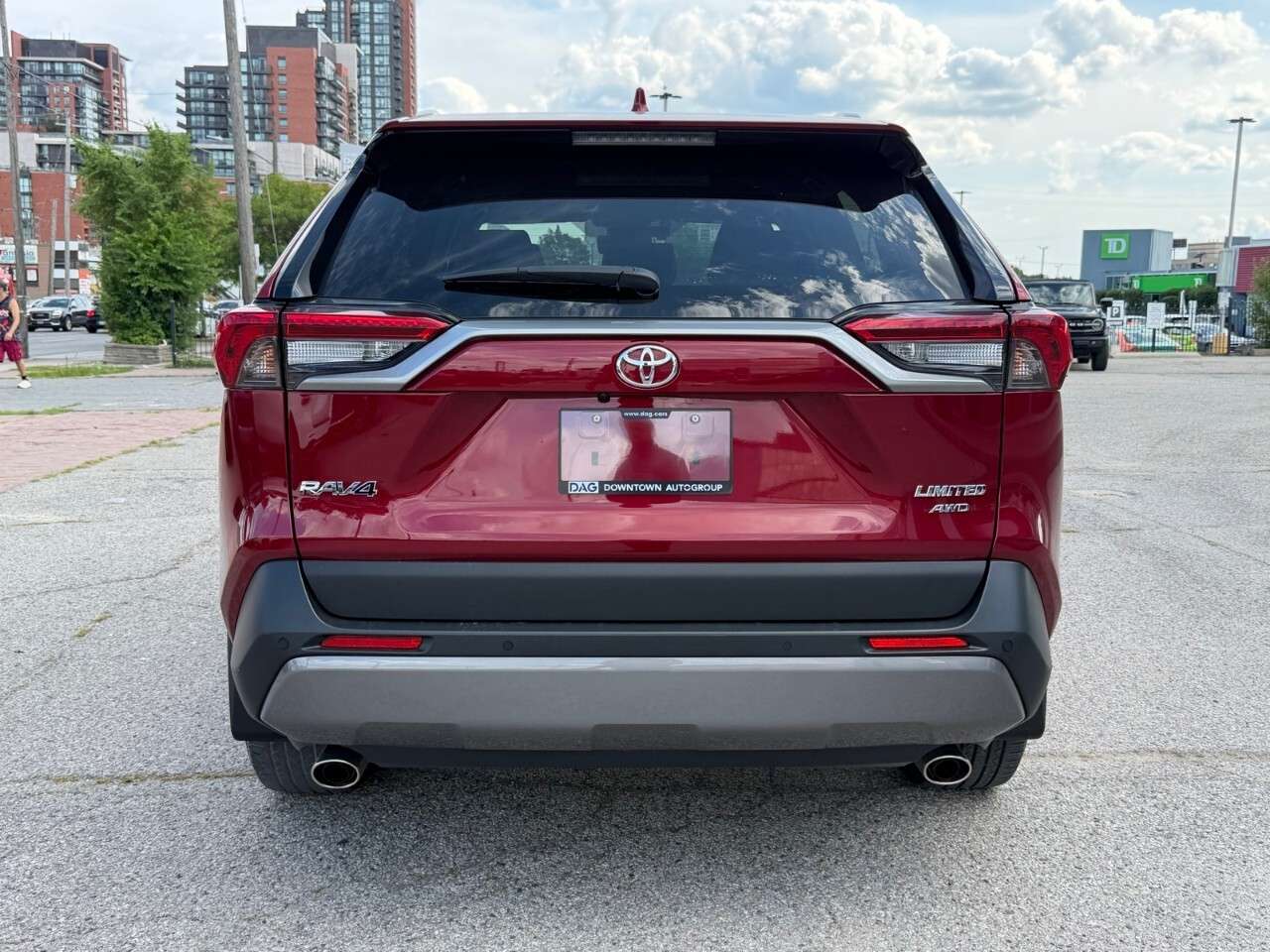 2019 Toyota RAV4 LOW KM RUBY FLARE PAINT NO FEES INCLUDES SAFETY — снимка 1