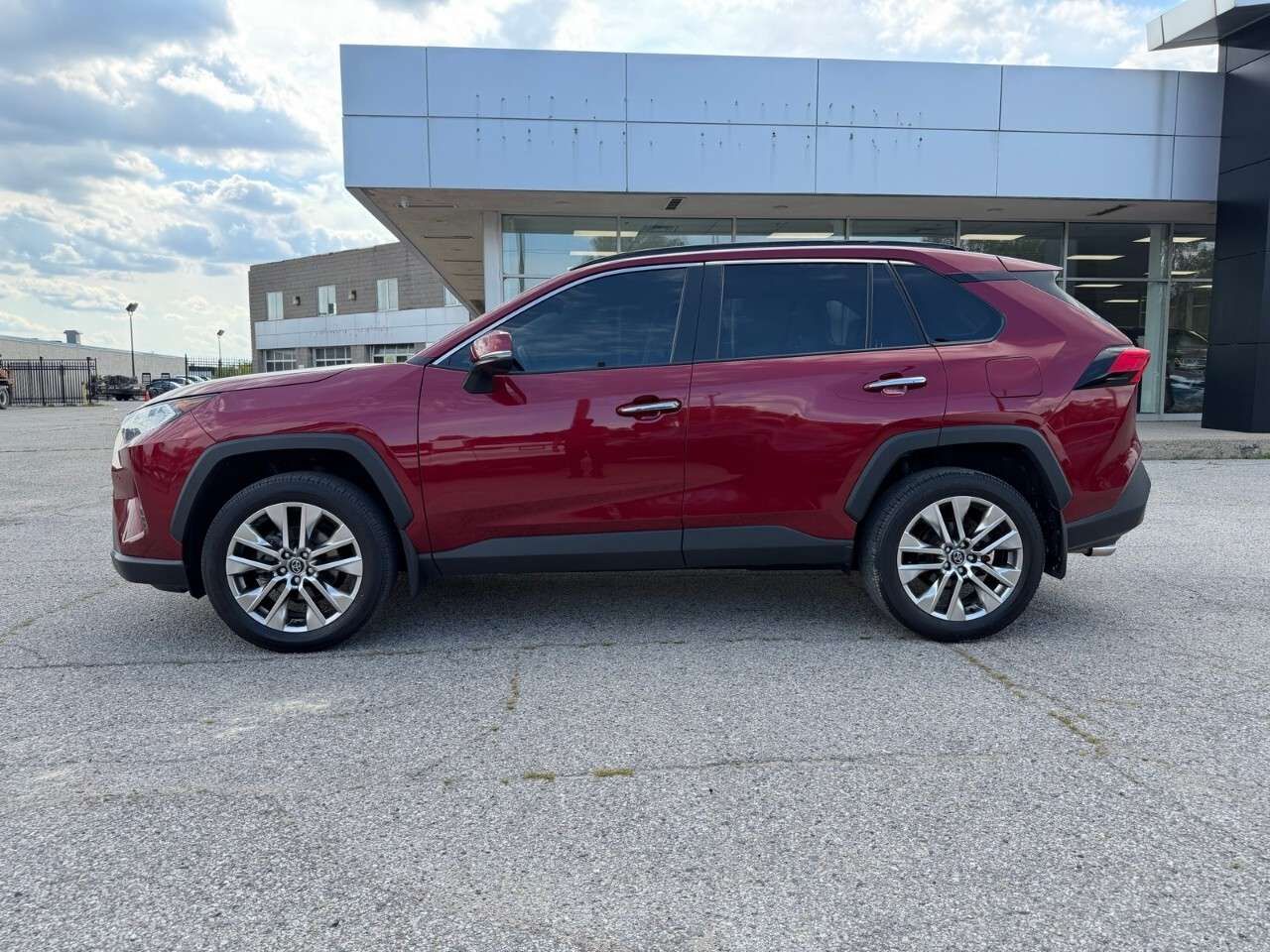 2019 Toyota RAV4 LOW KM RUBY FLARE PAINT NO FEES INCLUDES SAFETY — снимка 1