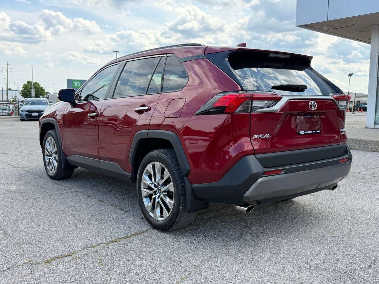 2019 Toyota RAV4 LOW KM RUBY FLARE PAINT NO FEES INCLUDES SAFETY — снимка 1