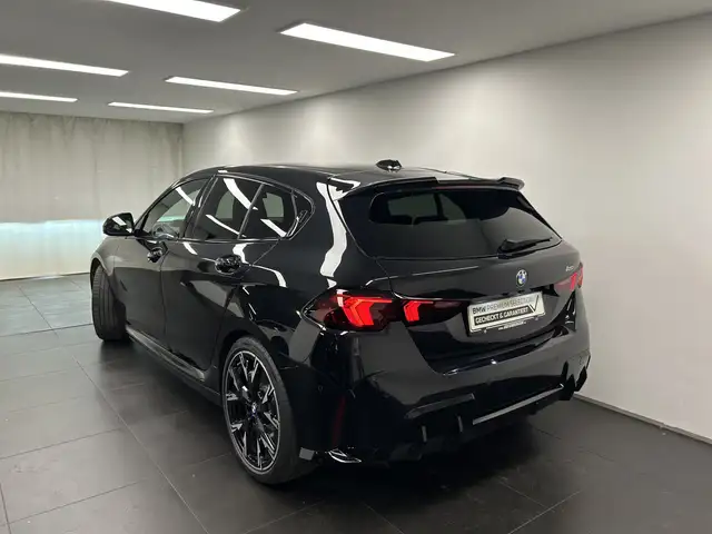 BMW 1 Series view 10
