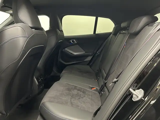 BMW 1 Series view 14