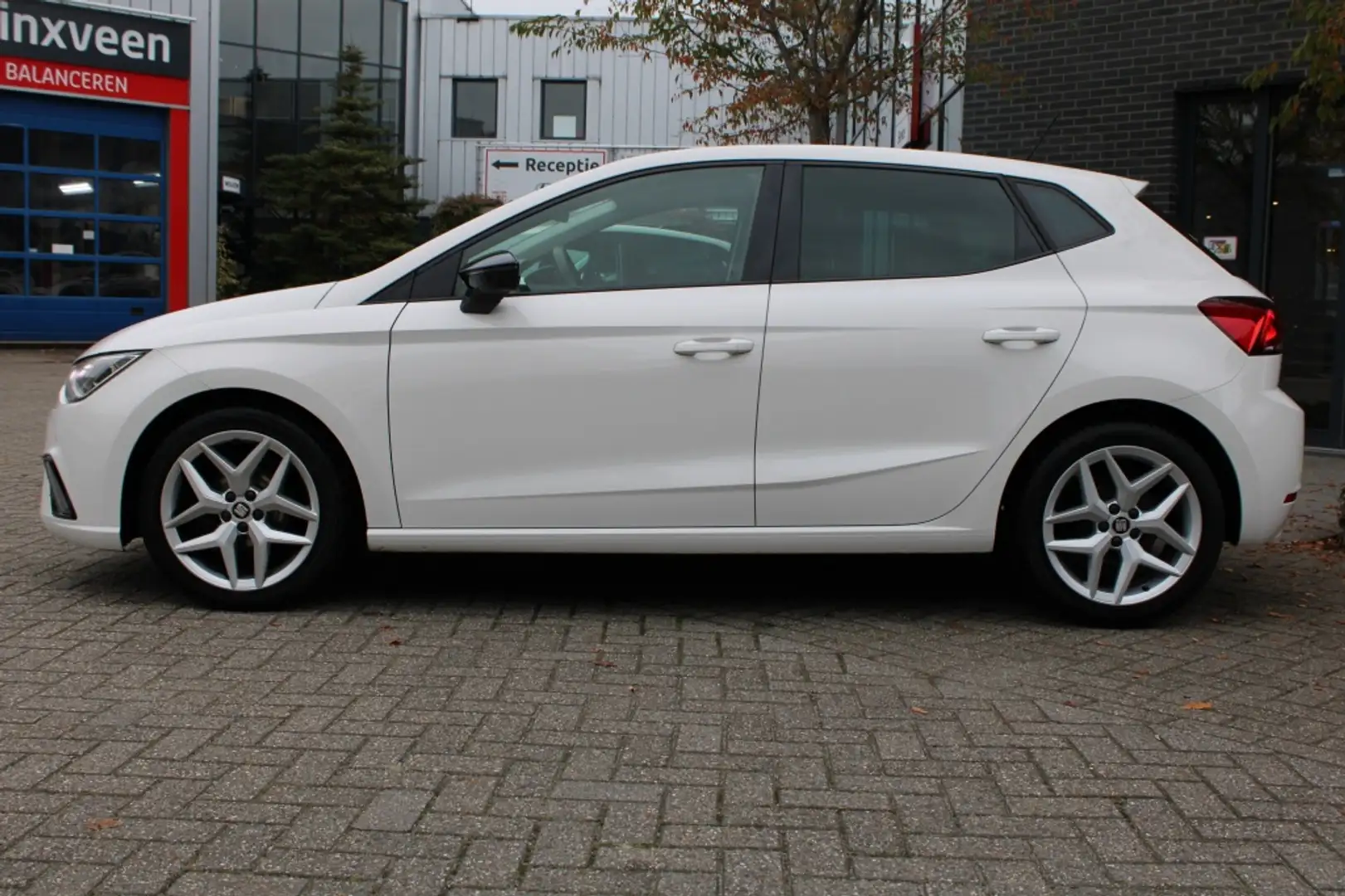 SEAT Ibiza 1.0 TSI FR 95PK! Navi/Led/17"/Cam "RIJKLAARPRIJS" Blanc - 2
