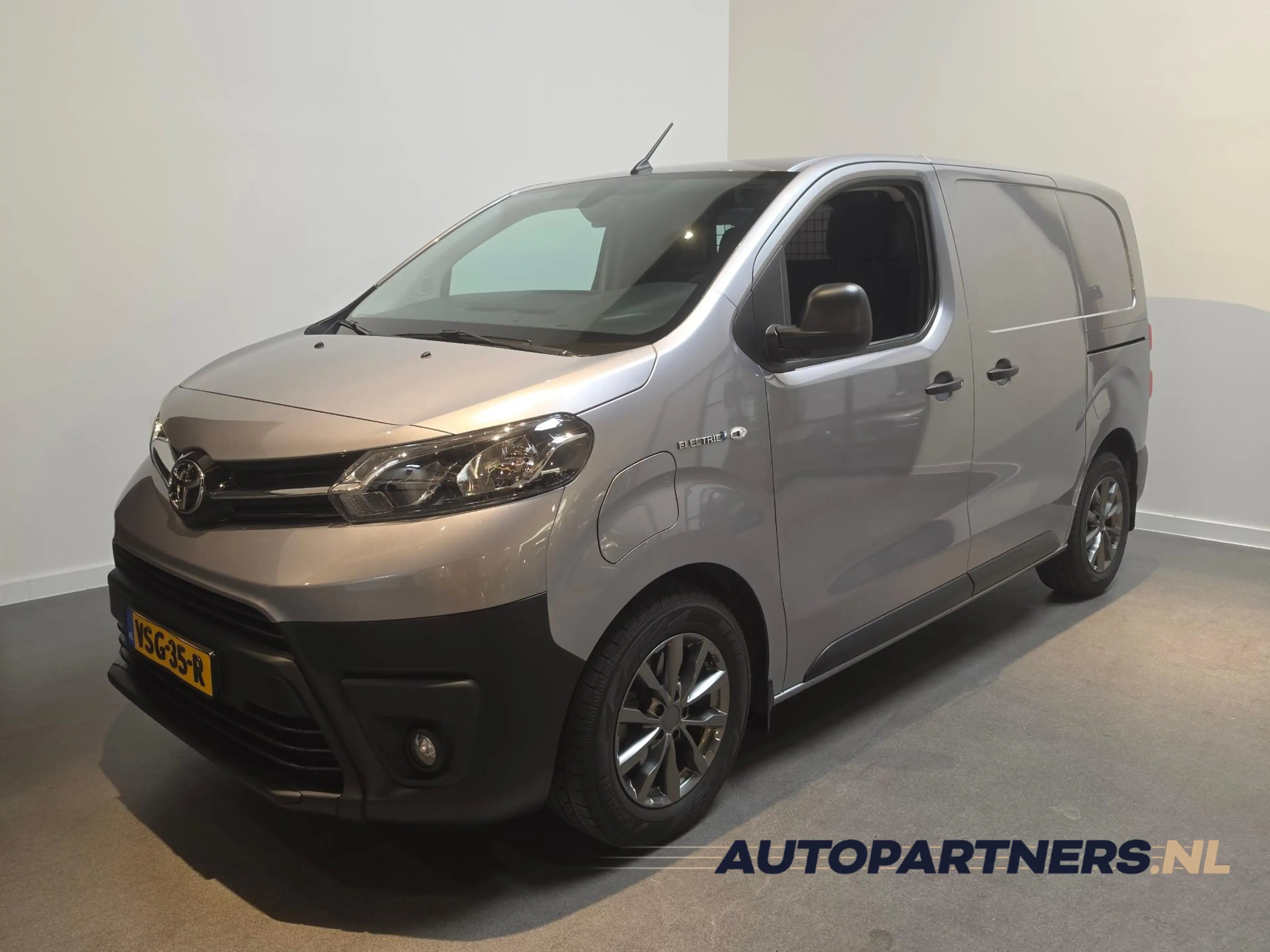 Toyota Proace Electric Compact Standard Range Live Apple Carplay
