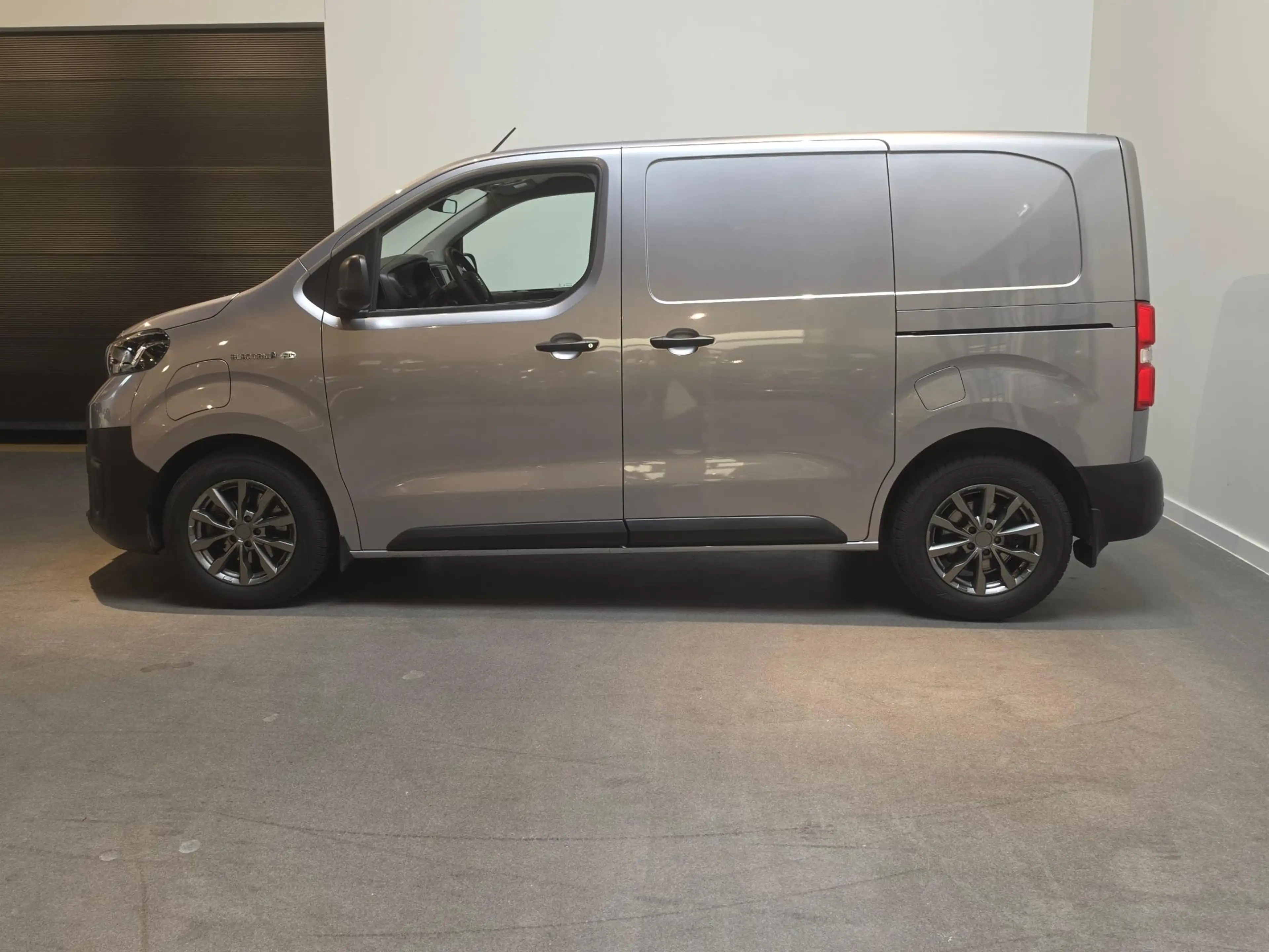Toyota Proace Electric Compact Standard Range Live Apple Carplay — photo 3