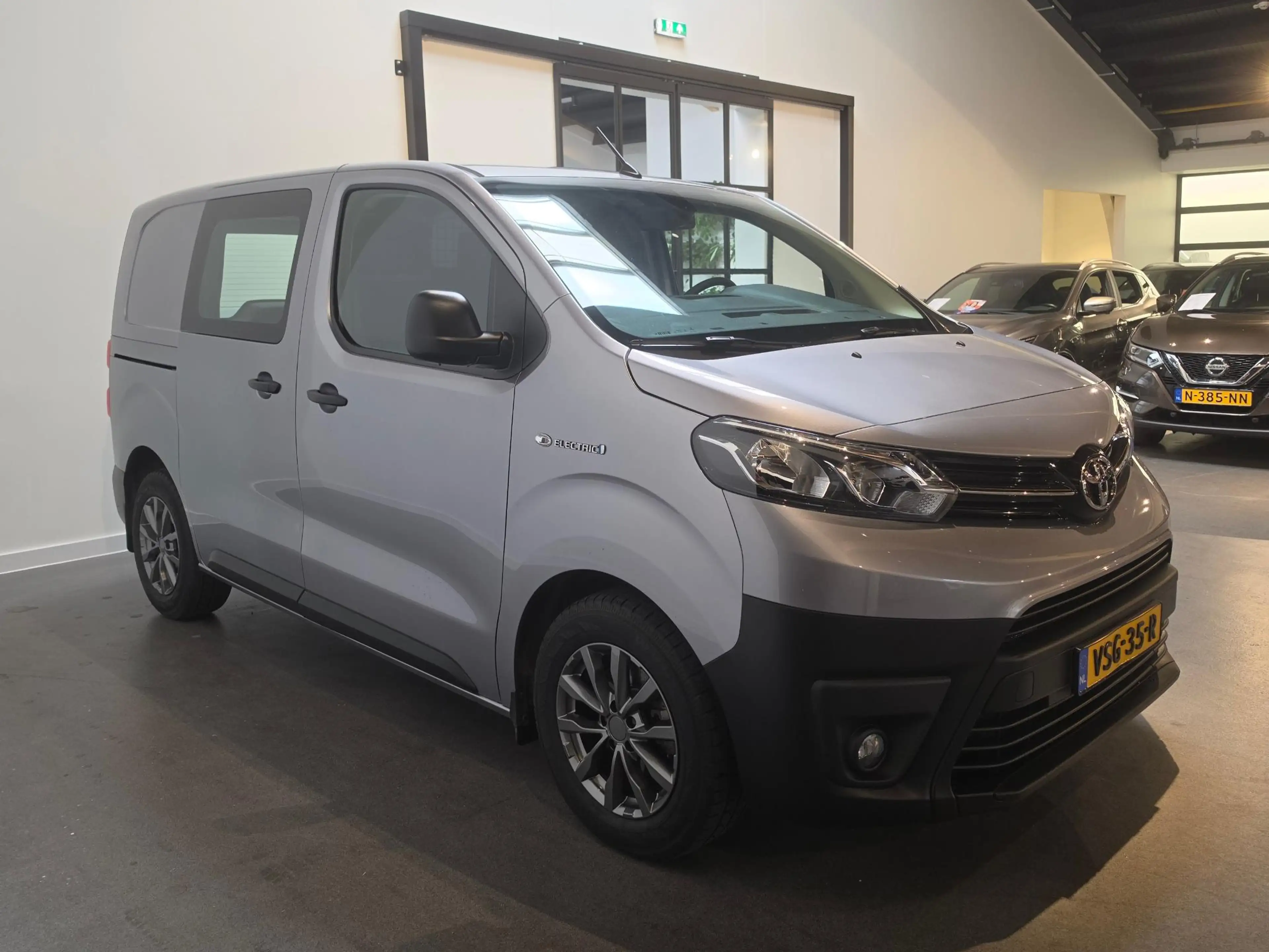 Toyota Proace Electric Compact Standard Range Live Apple Carplay — photo 2