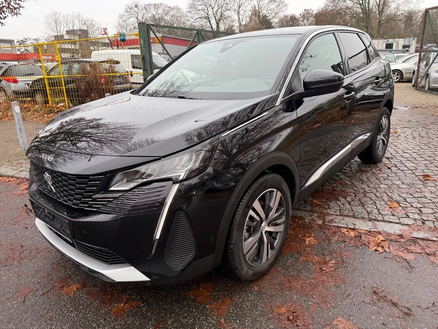 Peugeot 3008 Allure Pack** Neuwagen Zustand** Schwarz - 2