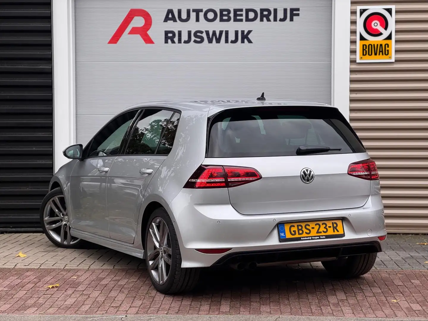 Volkswagen Golf 1.4 TSI 3xR-Line Xenon/Stoelverwarming Grijs - 2