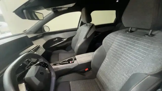 Peugeot 5008 view 11