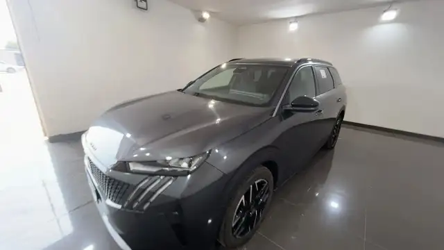Peugeot 5008 view 2