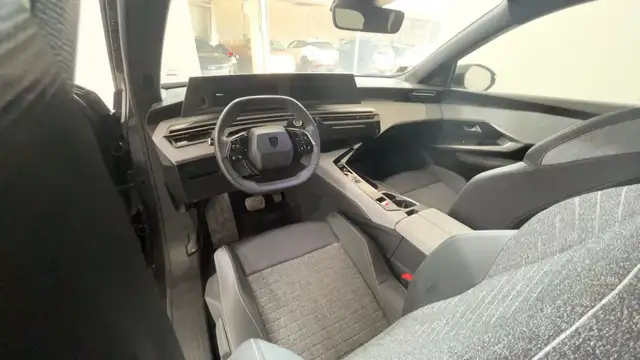 Peugeot 5008 view 14