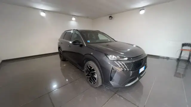 Peugeot 5008 main image