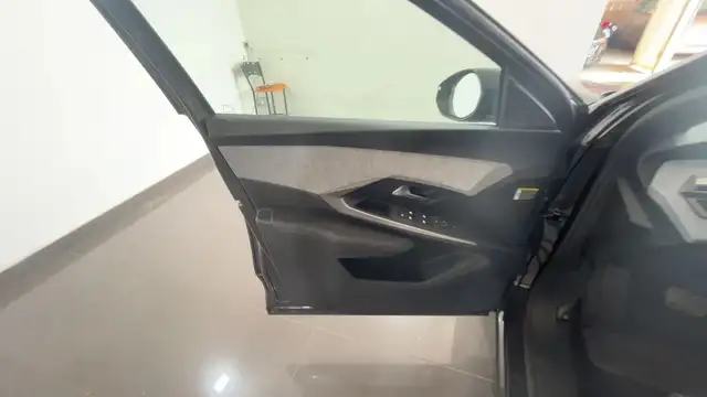Peugeot 5008 view 10
