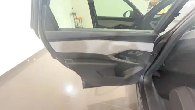 Peugeot 5008 view 12