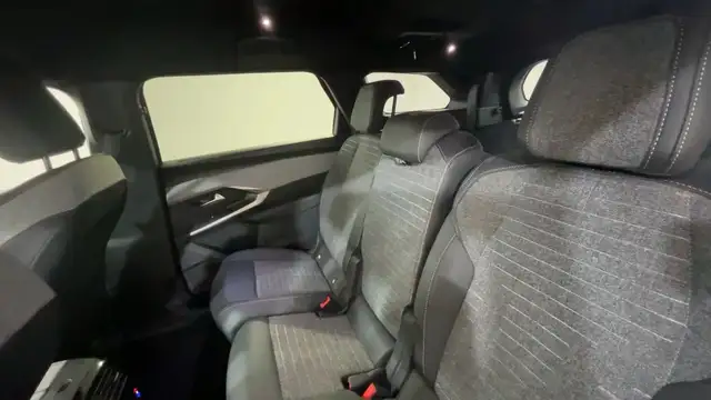 Peugeot 5008 view 13