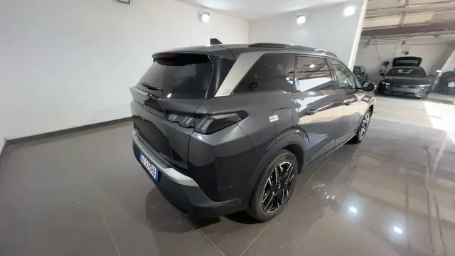 Peugeot 5008 view 4