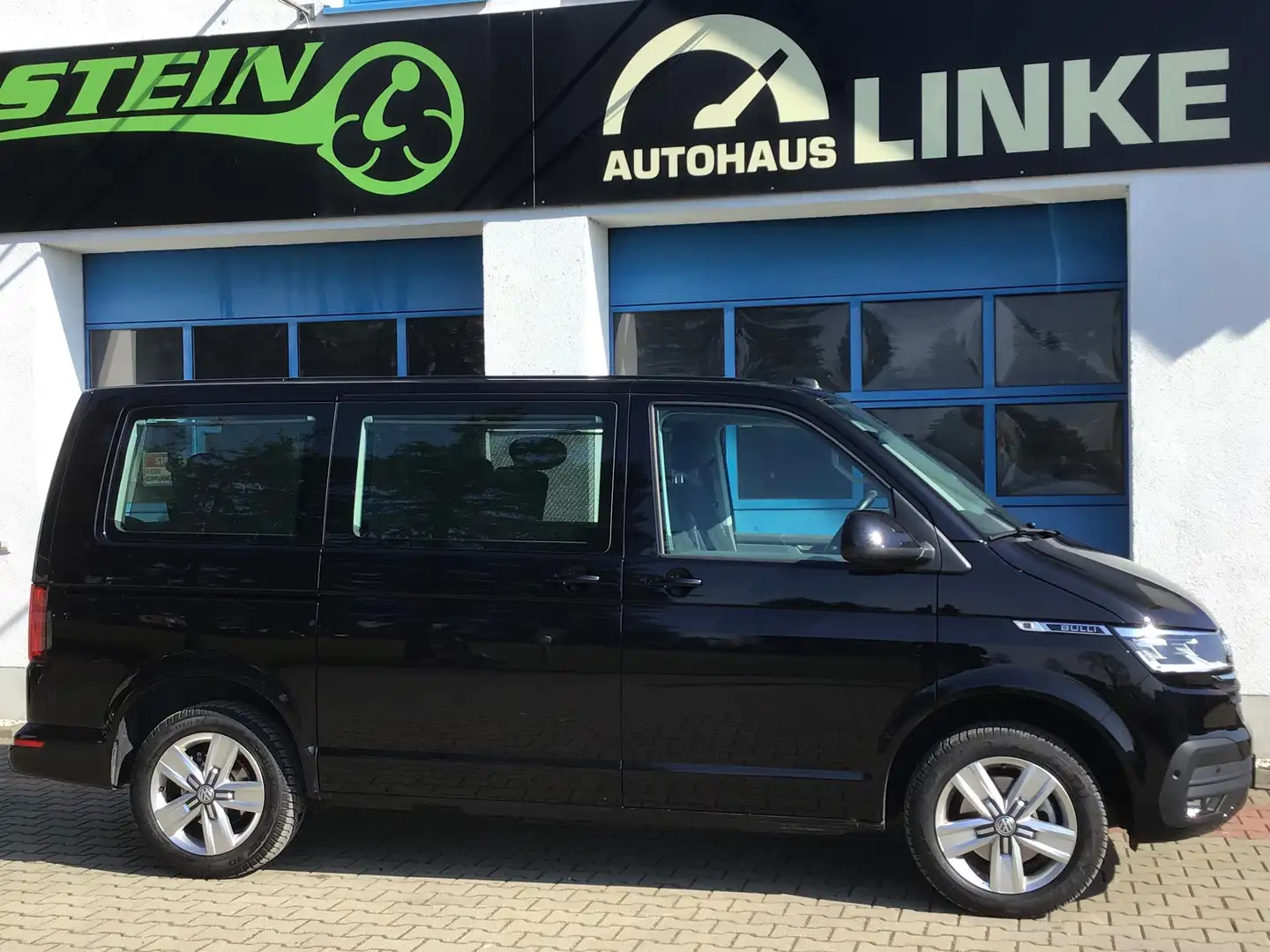Volkswagen T6.1 Caravelle Kurz Comfortline LED Standheizg 2xS-Tür e.Heck Schwarz - 1