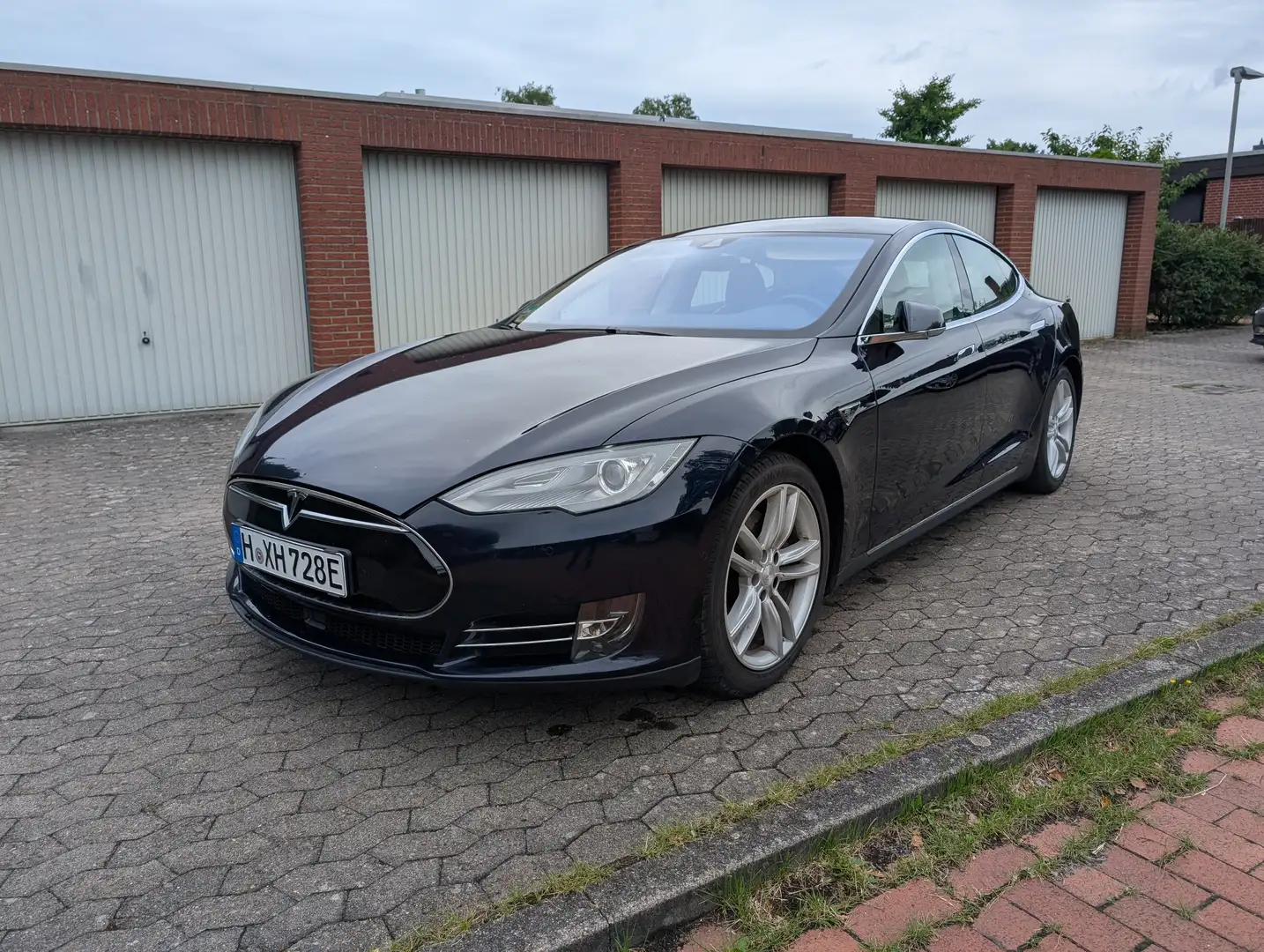 Tesla Model S Model S P85D Blau - 2