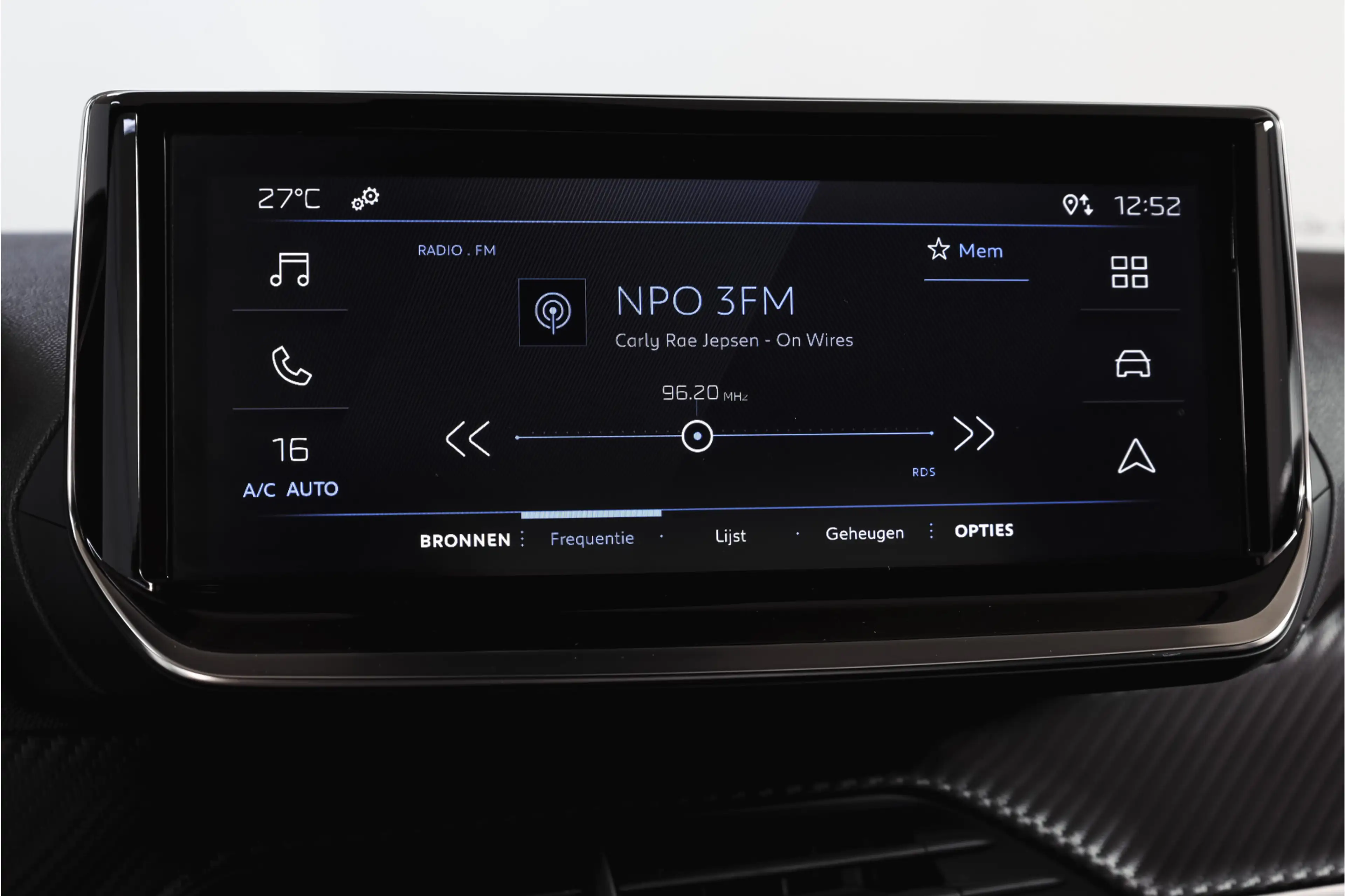 Peugeot 2008 1.2 Hybrid 136 Style | Cruise | PDC | App. Connect — photo 15
