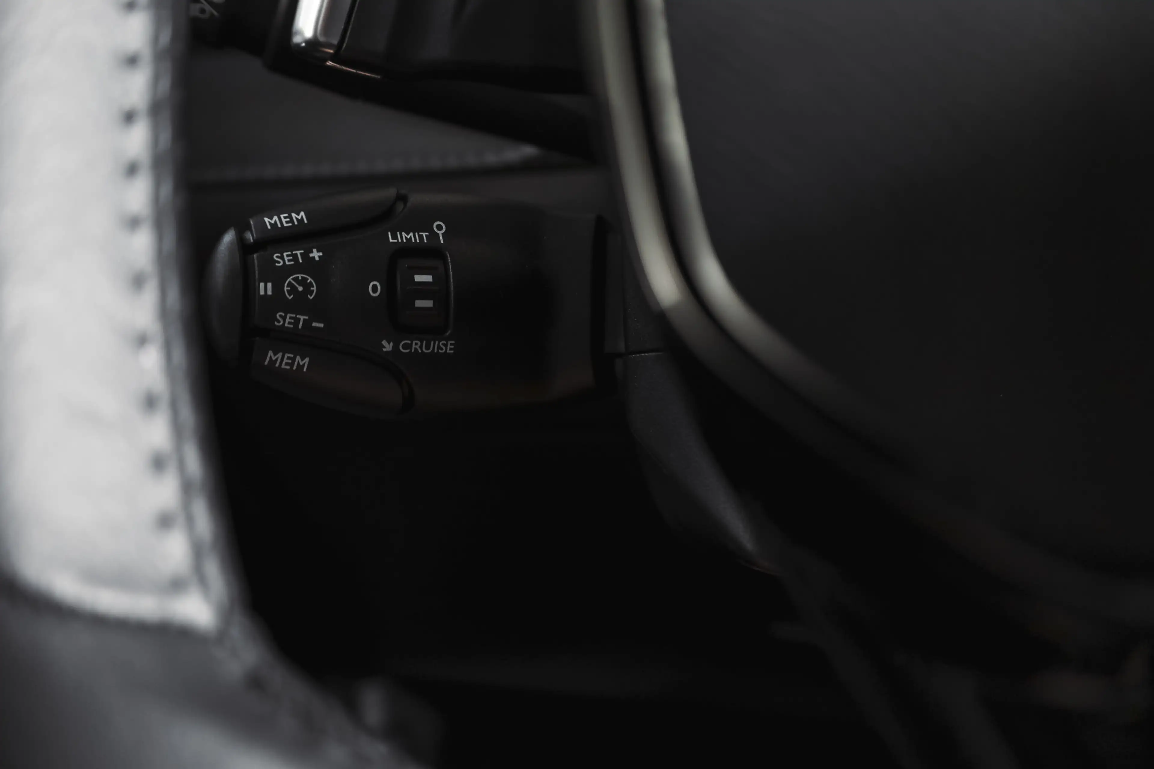Peugeot 2008 1.2 Hybrid 136 Style | Cruise | PDC | App. Connect — photo 34