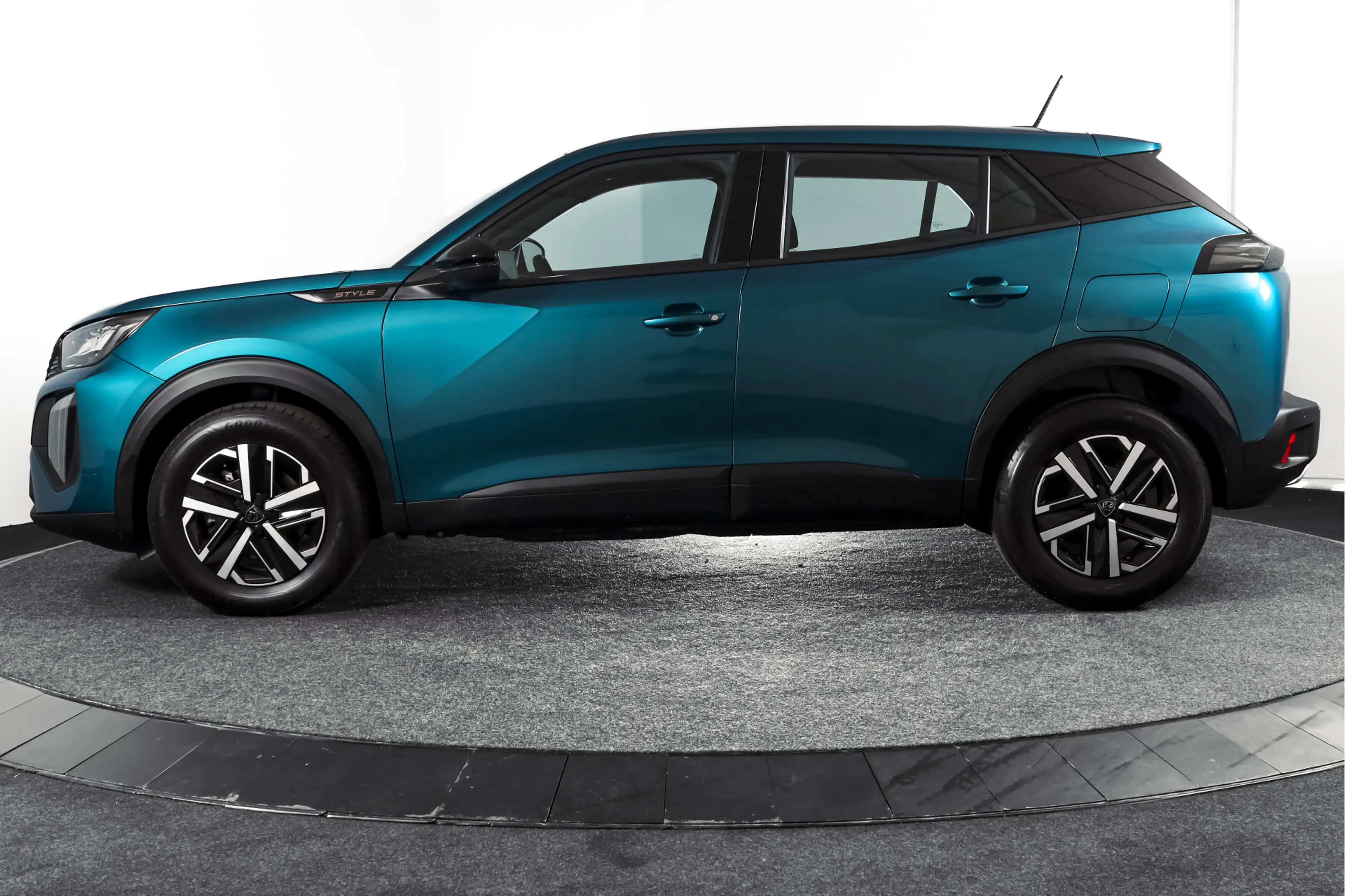 Peugeot 2008 1.2 Hybrid 136 Style | Cruise | PDC | App. Connect — photo 4