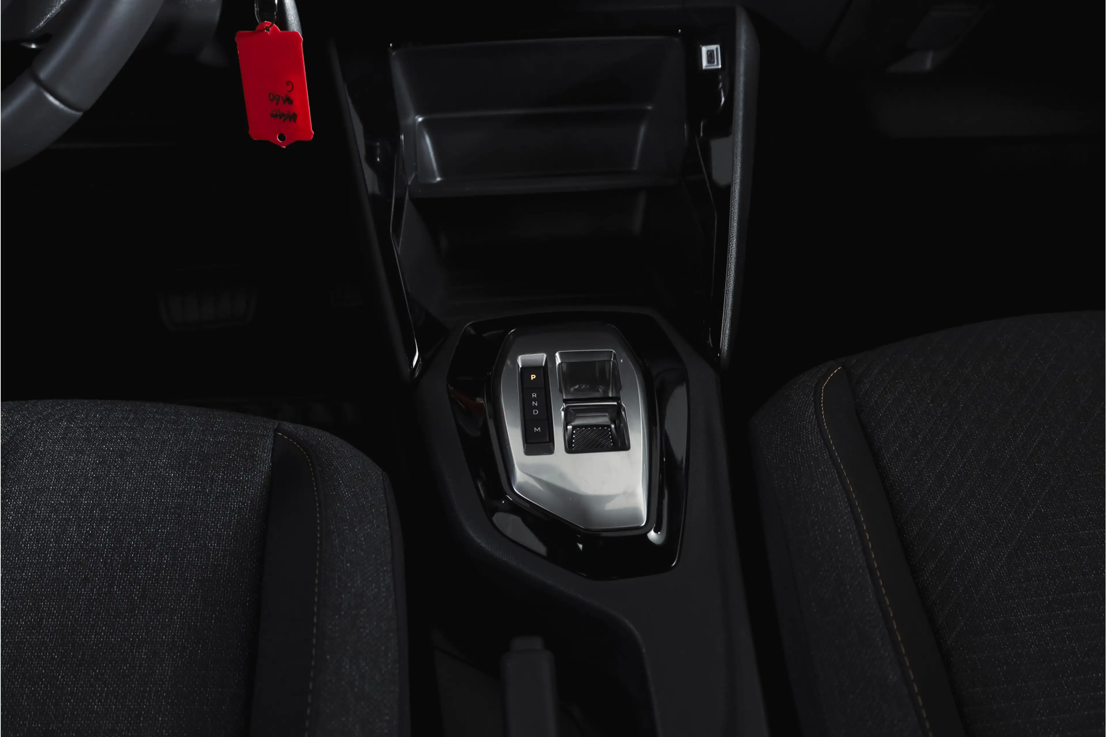 Peugeot 2008 1.2 Hybrid 136 Style | Cruise | PDC | App. Connect — photo 22